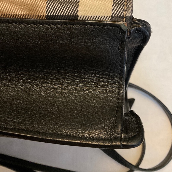 BURBERRY CHECKMARK AND NAVY BLUE LEATHER CROSSBODY PURSE.  Includes dust bag. - Picture 9 of 16
